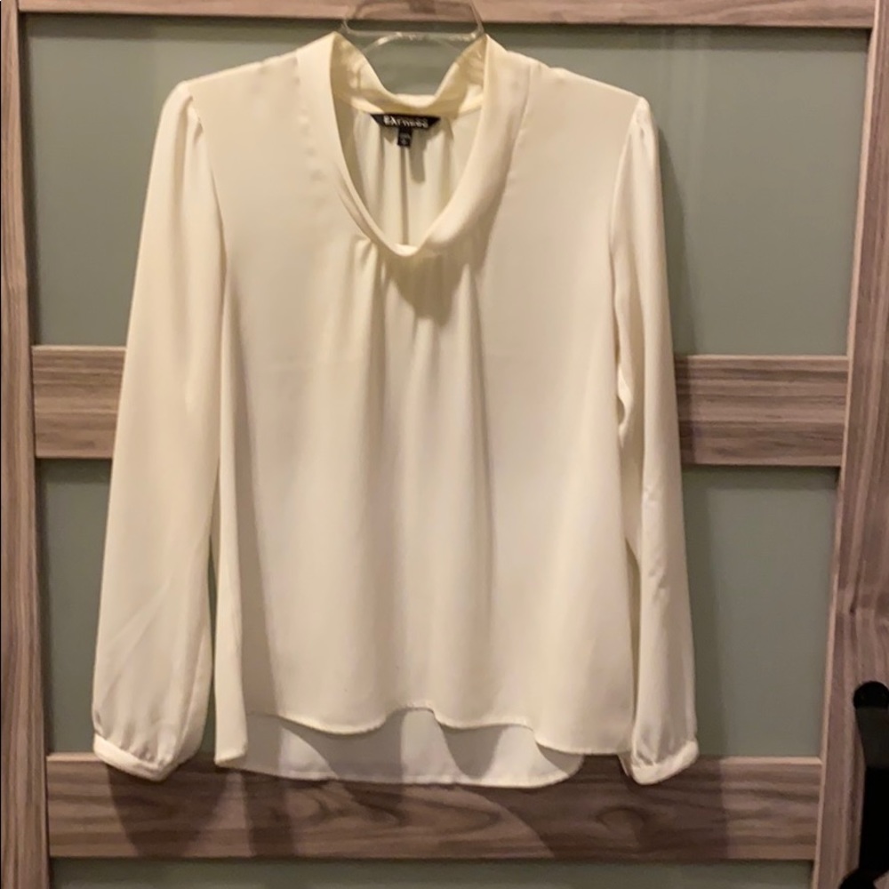*Bundle* Two Express Blouses - Picture 2 of 4